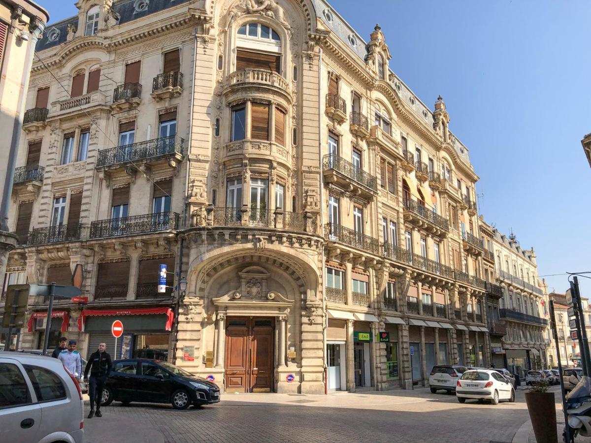 Place De La Mairie, Art Apparts Безие Екстериор снимка